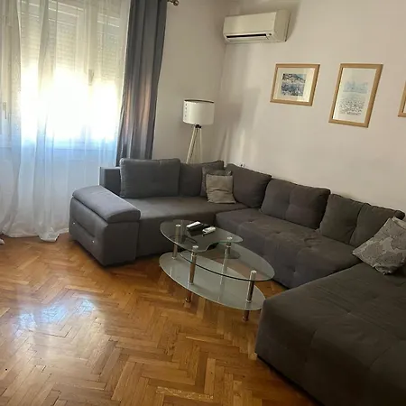 Apartment In Center *